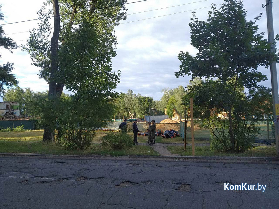 В центре густонаселенного района Бобруйска обнаружили бомбу 