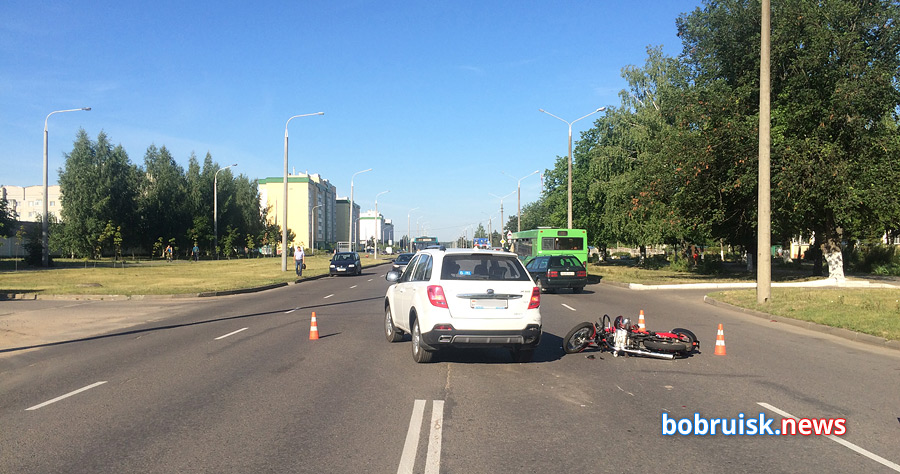 Бобруйчанин на «Минске» столкнулся с автомобилем