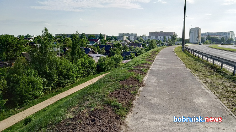 Куда пропал километр забора на въезде в Бобруйск?