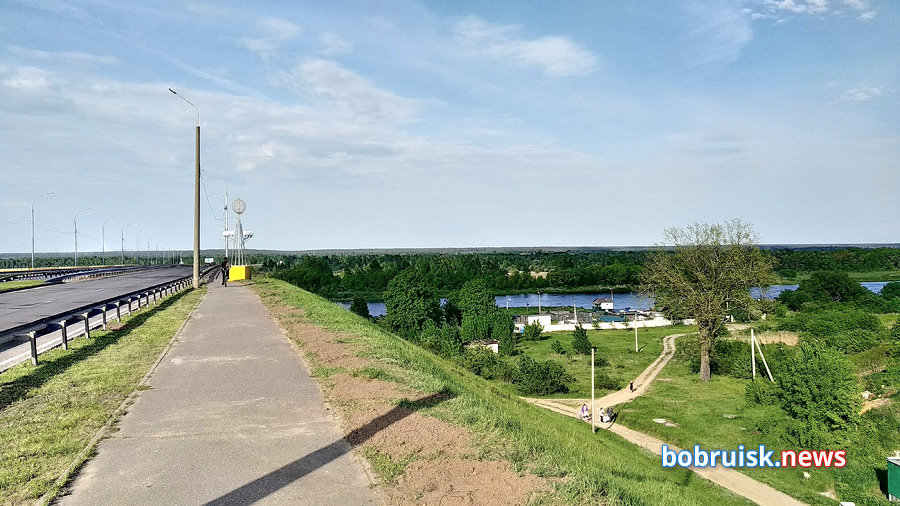 Куда пропал километр забора на въезде в Бобруйск?