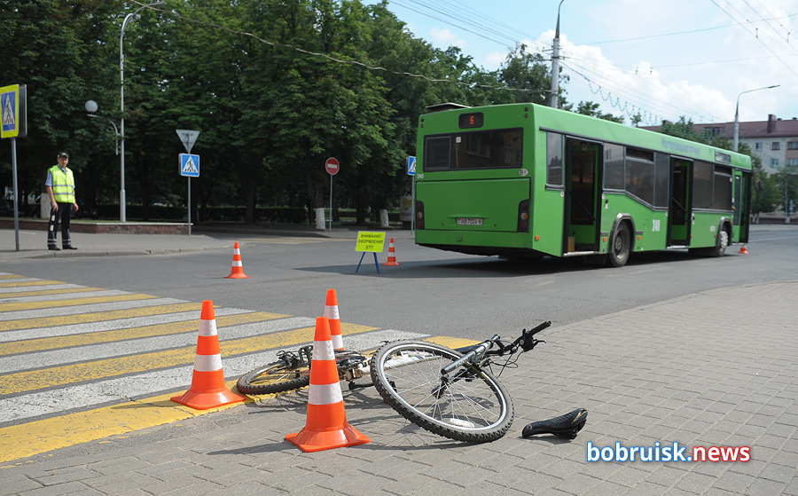 ДТП в Бобруйске: «МАЗ» и два ребенка на велосипеде