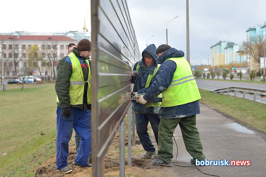 Куда пропал километр забора на въезде в Бобруйск?