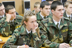 «Коммерческий на связи». Как девушке надеть погоны?