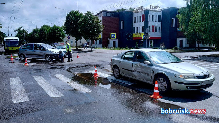 Французский «поцелуй» на бобруйском перекрестке