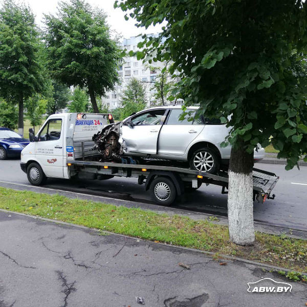 В Бобруйске «Фольксваген» перевернулся на крышу (добавлены фото)