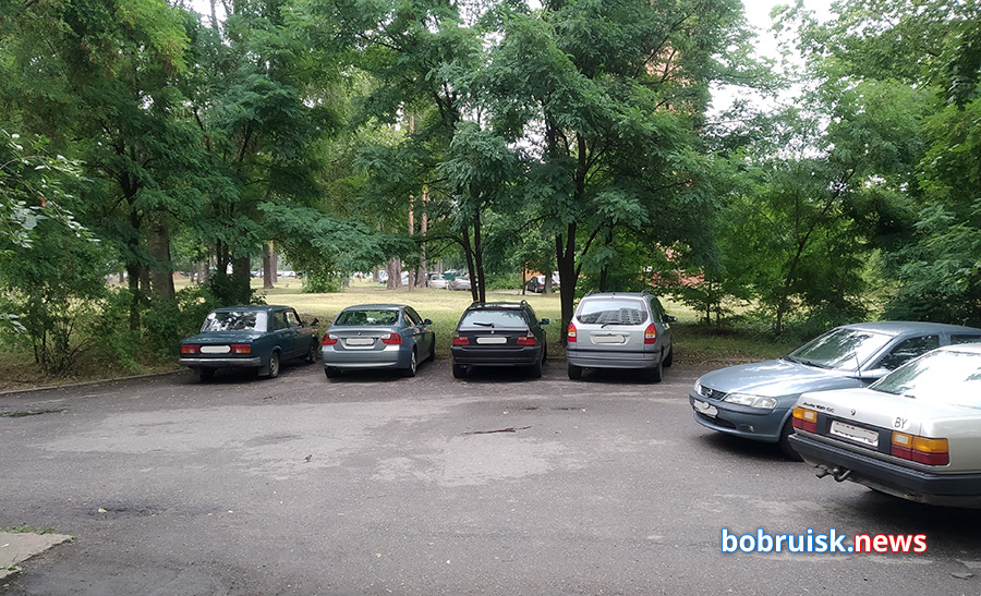 Продолжение истории с разметкой прямо по авто в Бобруйске: соседи не согласны с ее автором