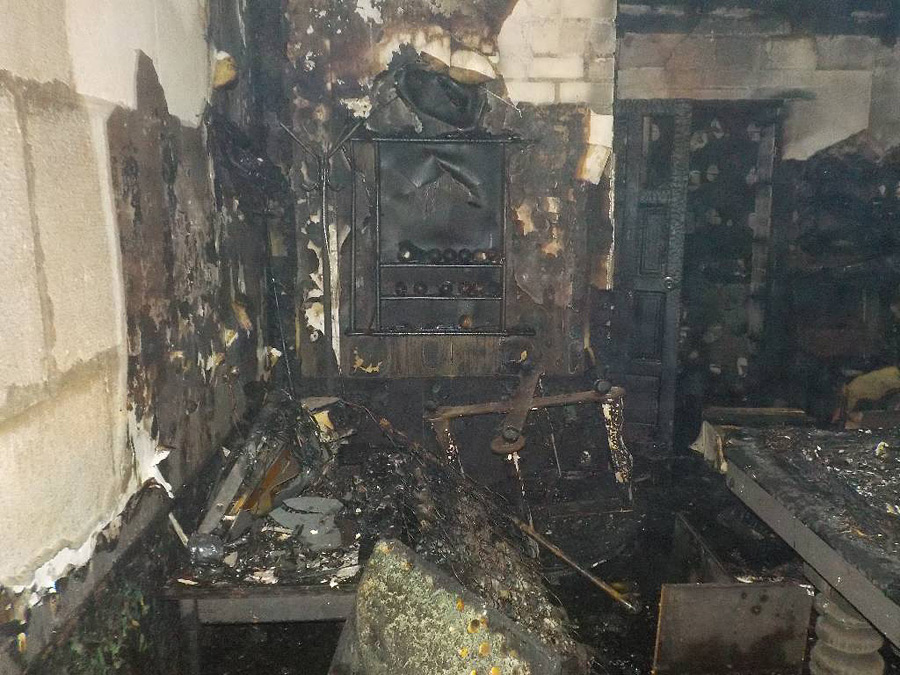 В пламени два этажа и чердак: в Бобруйске загорелась сауна