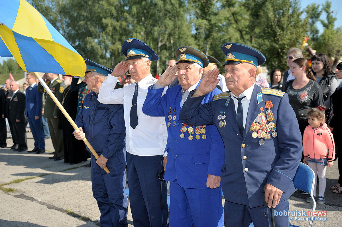 Фоторепортаж с празднования Дня Военно-воздушных сил в Бобруйске (добавлены фото)  249 фото