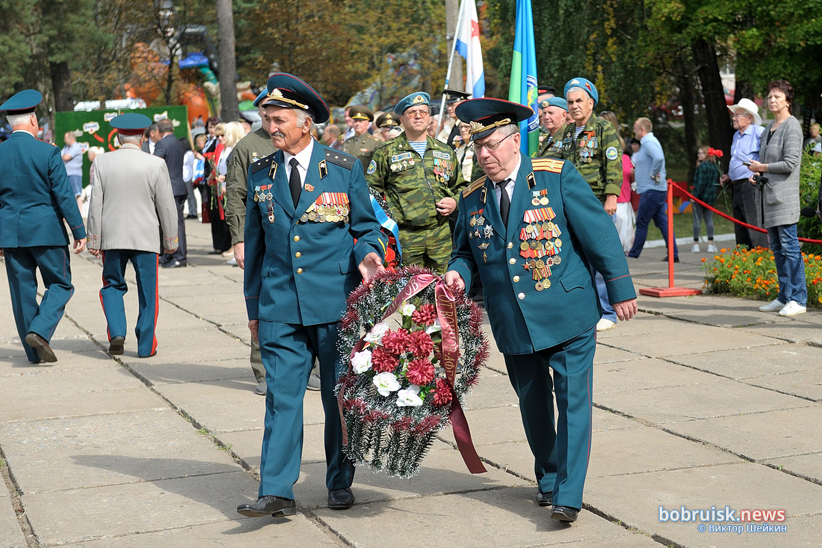 Фоторепортаж с празднования Дня танкистов в Бобруйске