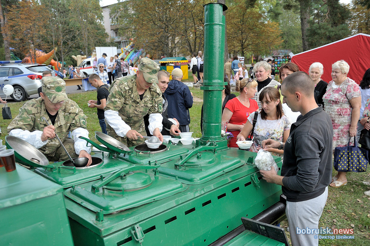 Фоторепортаж с празднования Дня танкиста в Бобруйске