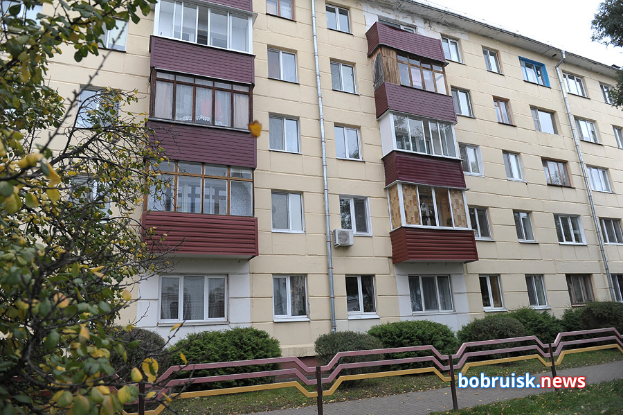 В Бобруйске двухлетний ребенок выпал из окна пятого этажа