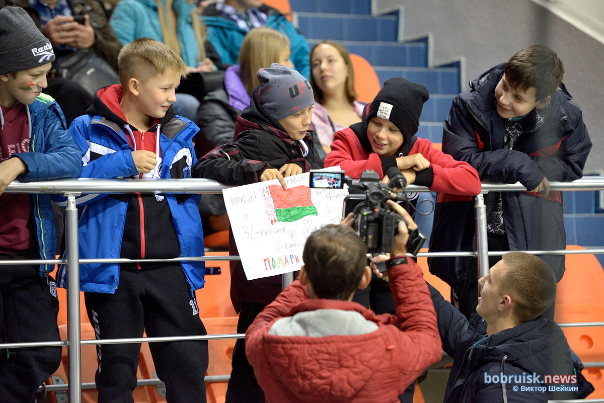 Беларусь стартовала с победы в Международном турнире четырех наций на Бобруйск-Арене. Фоторепортаж