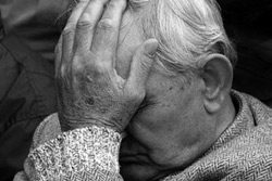 Хулиган с алкоамнезией: пьяный житель Бобруйска напал на компанию пенсионеров