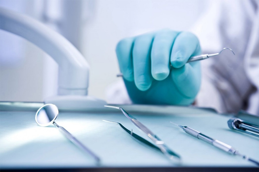 Стоматолог с 30-летним стажем ответил на 9 вопросов о зубах, которые мы стеснялись задать