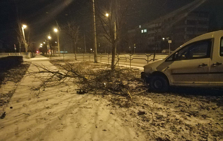 Подбитое такси и вылет с дороги. Две аварии в Бобруйске