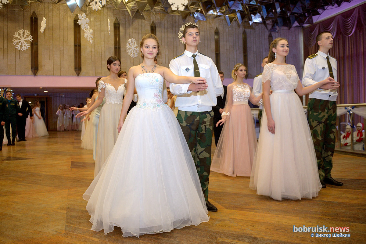 Первый новогодний бал для одарённых школьников прошёл в Бобруйске. Большой фоторепортаж (добавлены фото)