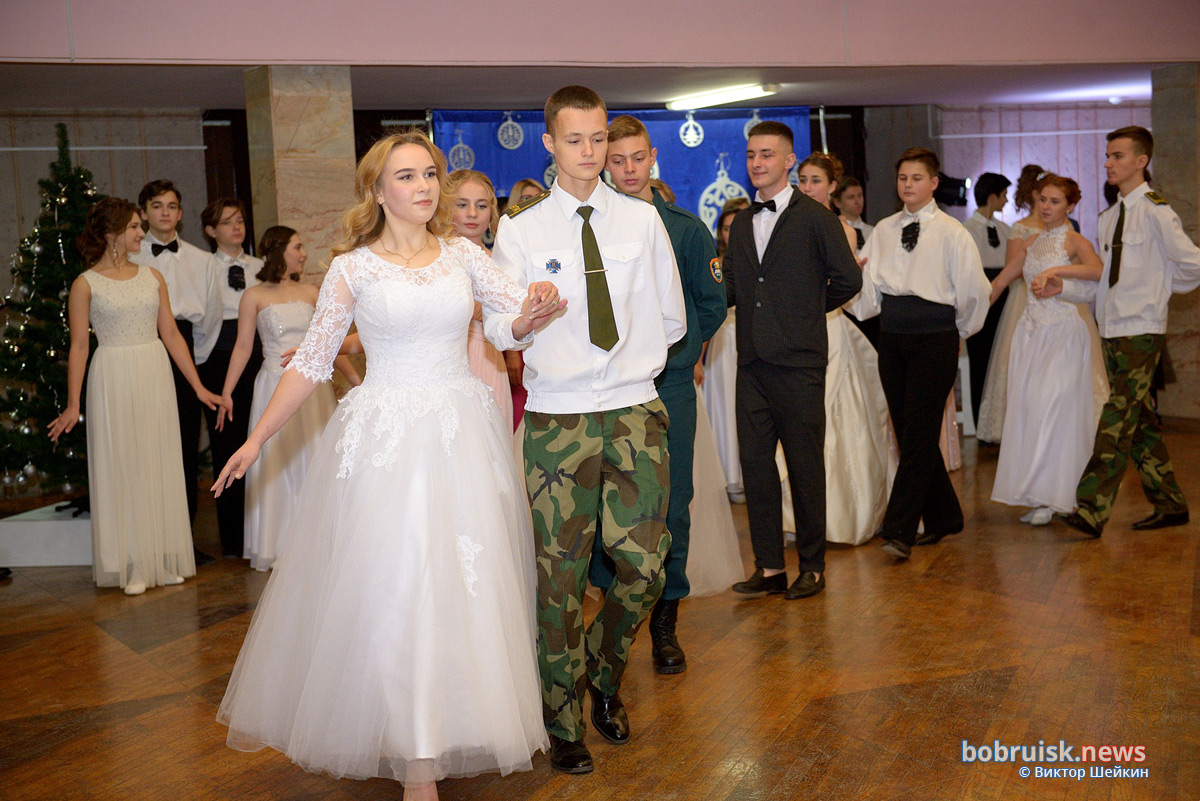 Первый новогодний бал для одарённых школьников прошёл в Бобруйске