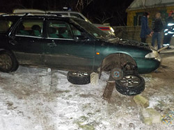 В Бобруйске мужчину зажало автомобилем