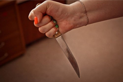 Кровавое застолье: в Бобруйске женщина ударила мужа ножом