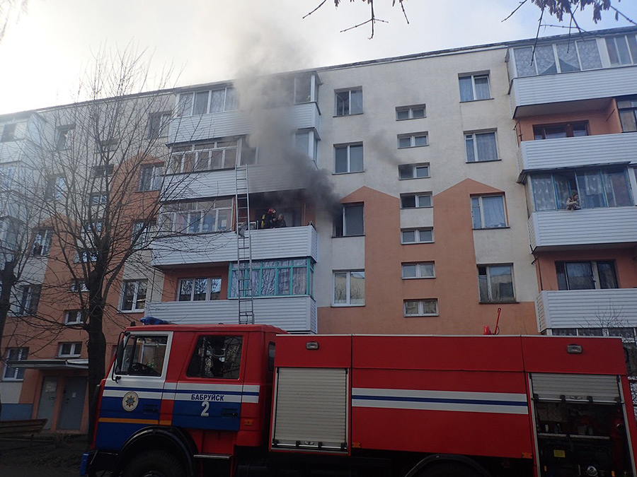 Пожар на улице Лынькова в Бобруйске: пламя вспыхнуло в квартире дома