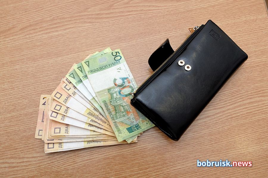 5 рублей за один платеж. Банки ставят внушительную комиссию за платежи наличными в кассах
