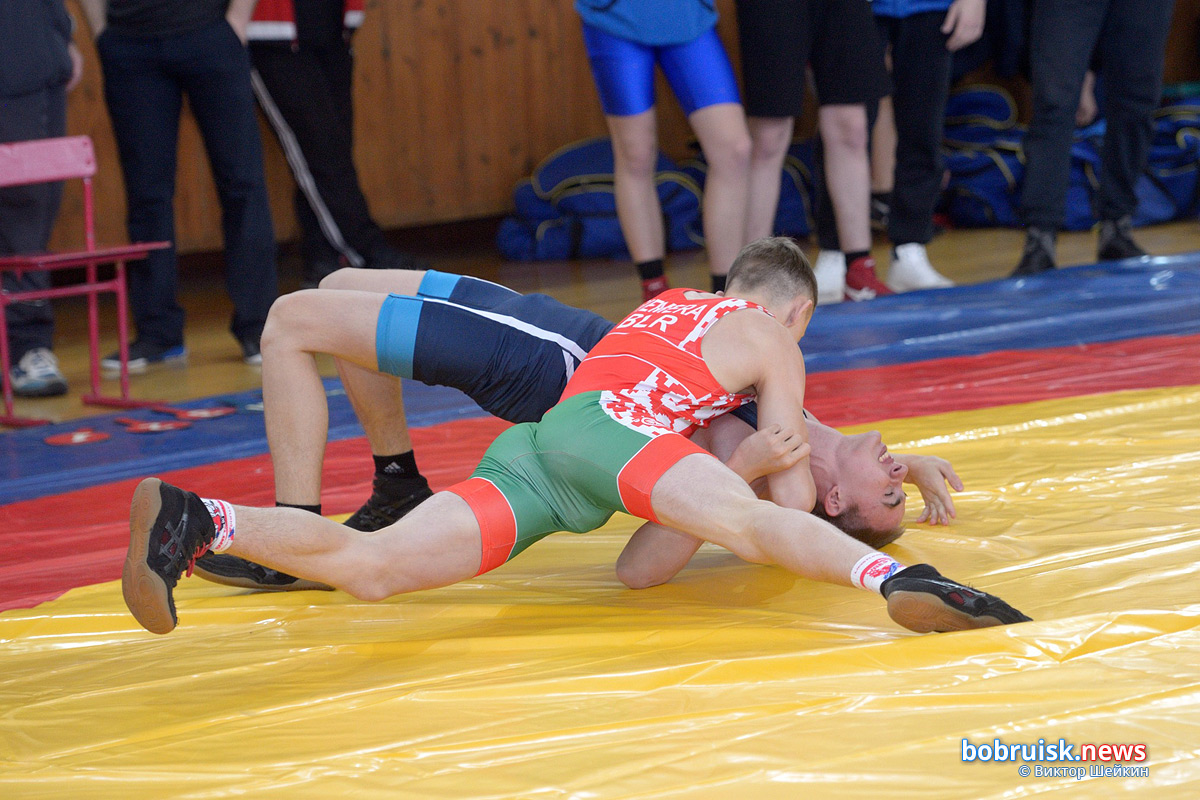В Бобруйске стартовал 40-й турнир по греко-римской борьбе памяти 