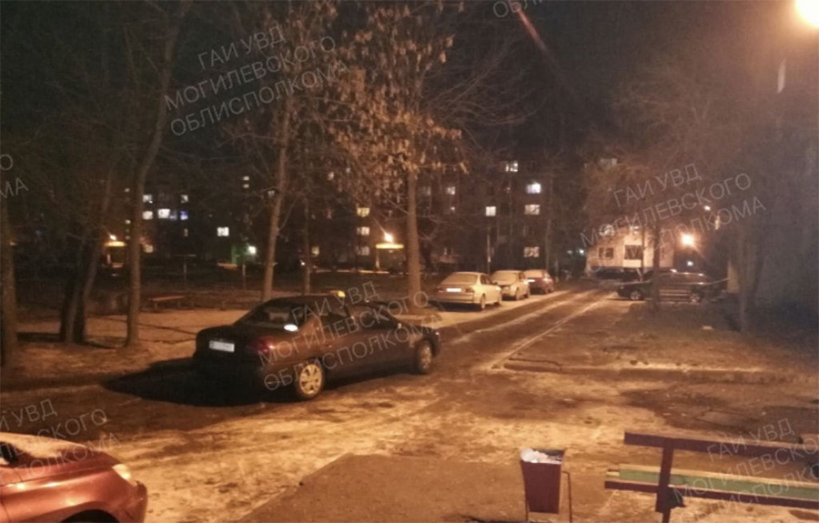 В спальном районе Бобруйска автомобиль наехал на женщину