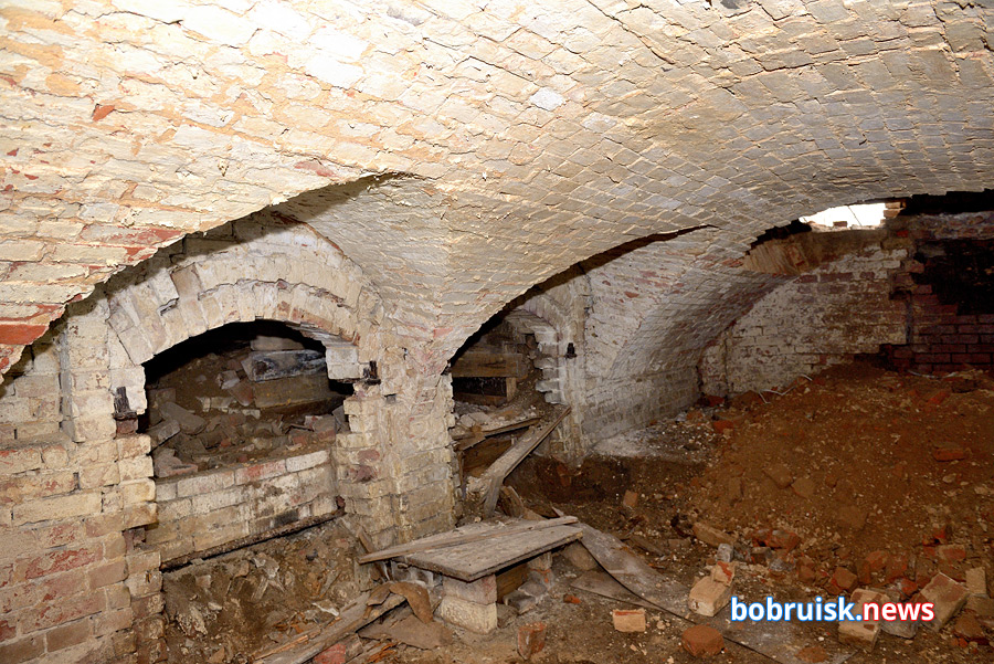 Под пустым домом в центре города найден старинный подвал. «Коммерческому» удалось кое-что узнать об этом месте