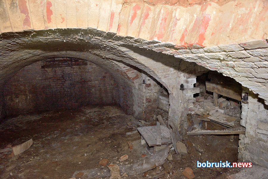 Под пустым домом в центре Бобруйска найден старинный подвал. «Коммерческому» удалось кое-что узнать об этом месте