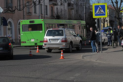 В Бобруйске на переходе женщина на Land Cruiser сбила девушку