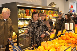 Скидка по сканеру и шопинг с кофе: в Бобруйске открылся новый супермаркет «Виталюр»