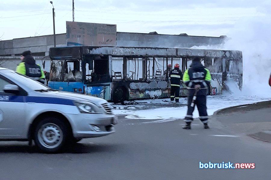 В Бобруйске во время движения загорелся автобус с пассажирами