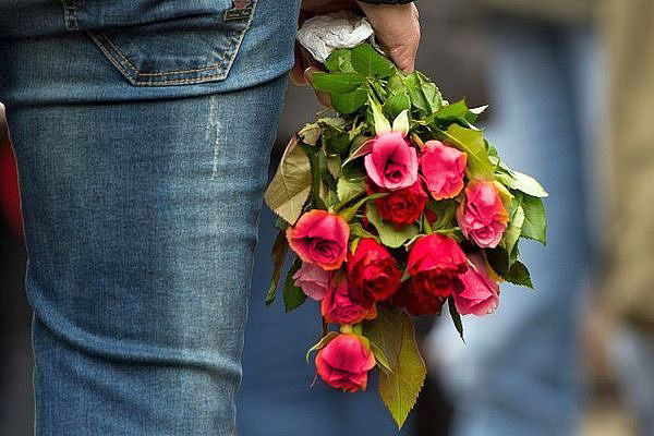 В Бобруйске мужчина ограбил цветочный магазин ради любимой жены