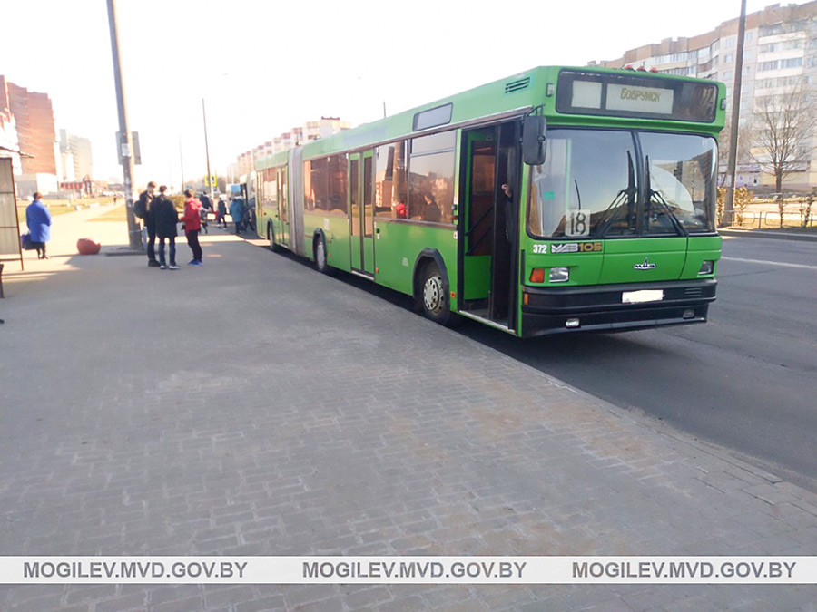В Бобруйске 6-летняя девочка оступилась и упала под автобус