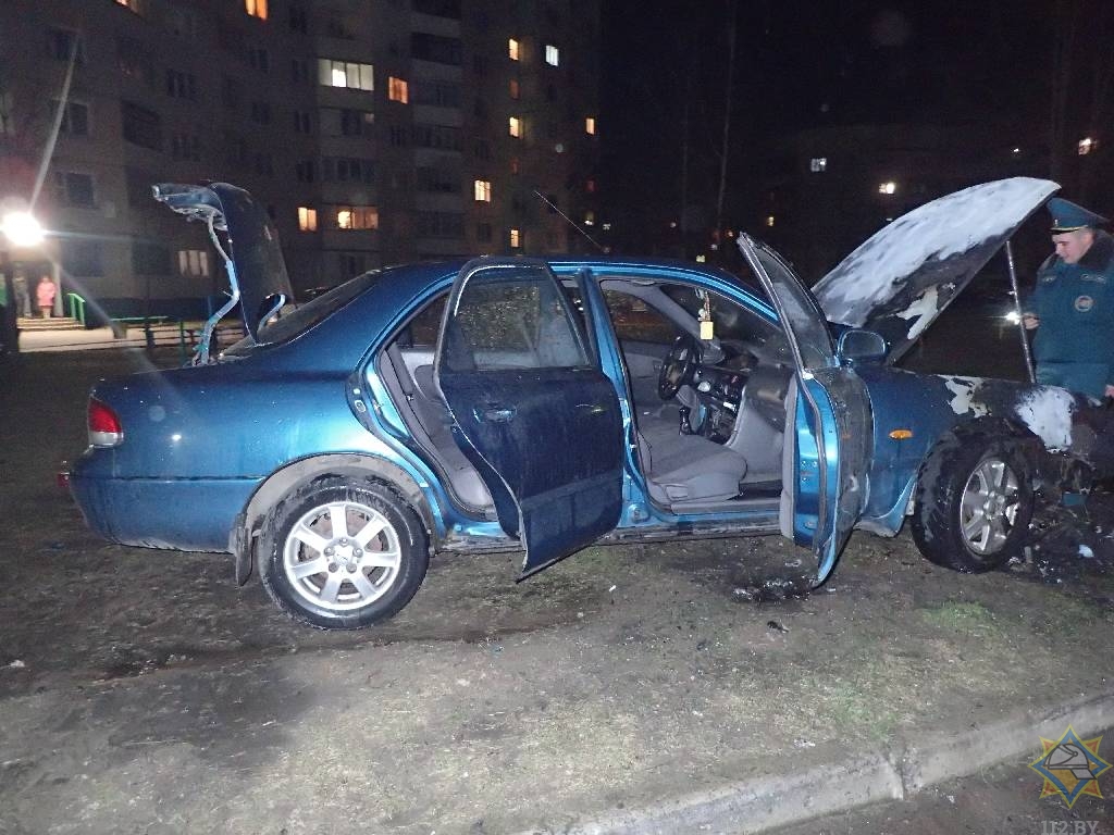 Пламенное воскресенье в Бобруйске: вспыхнул автомобиль, заполыхала баня