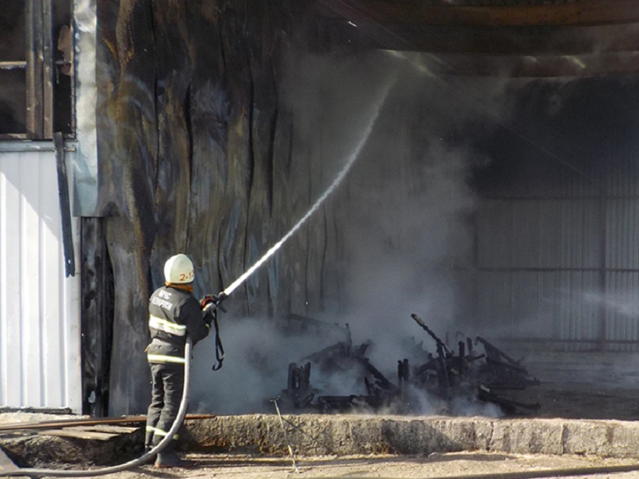 В Бобруйском районе произошли два пожара: горели зерносклад и жилой дом