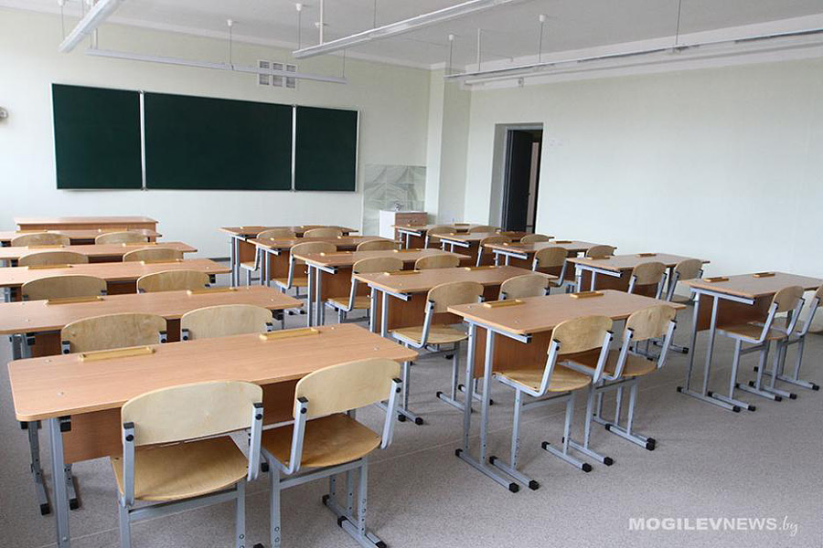 Заместитель министра образования Александр Кадлубай в эфире телеканала ОНТ прокомментировал продление весенних школьных каникул на неделю.