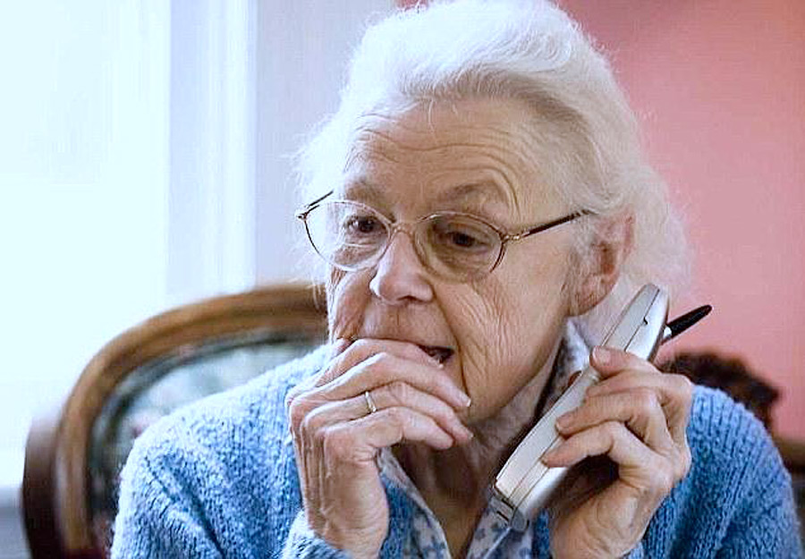 Белорусское Общество Красного Креста при поддержке платформы ИМЕНА запустило телефонную линию 201, на которую могут позвонить пожилые люди.