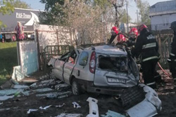 Под Бобруйском автомобиль вылетел с дороги и «приземлился» в огороде частного дома (Обновлено)