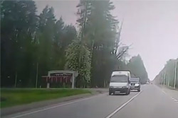 Появилось видео смертельной аварии с мотоциклистом под Бобруйском, снятое из кабины автобуса