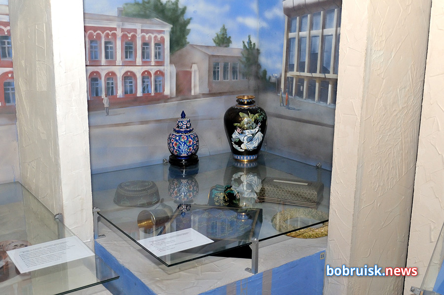 Шлем, меч, топор — это далеко не все подарки бобруйчан городскому музею