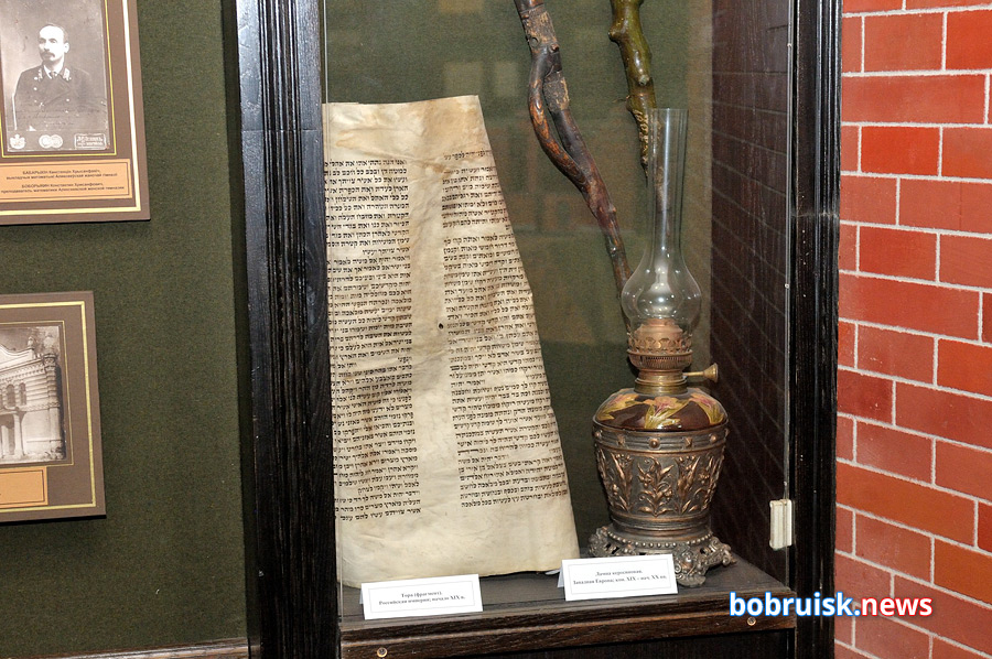 Шлем, меч, топор — это далеко не все подарки бобруйчан городскому музею