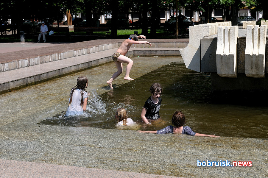 «Заболею, тогда и надену». Как жители Бобруйска соблюдают масочный режим