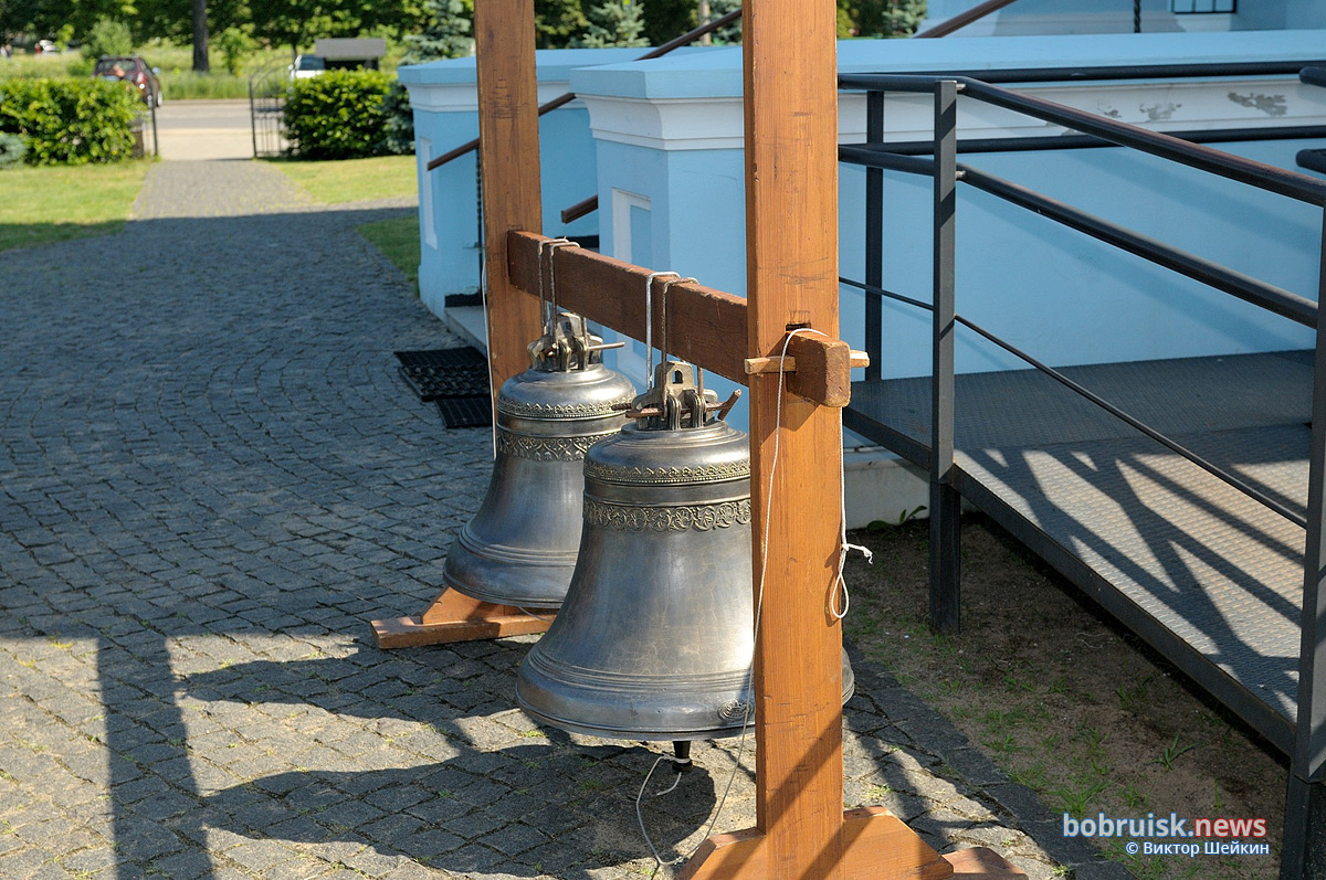 В день горда в Бобруйске в Иверском храме освящены и установлены новые колокола