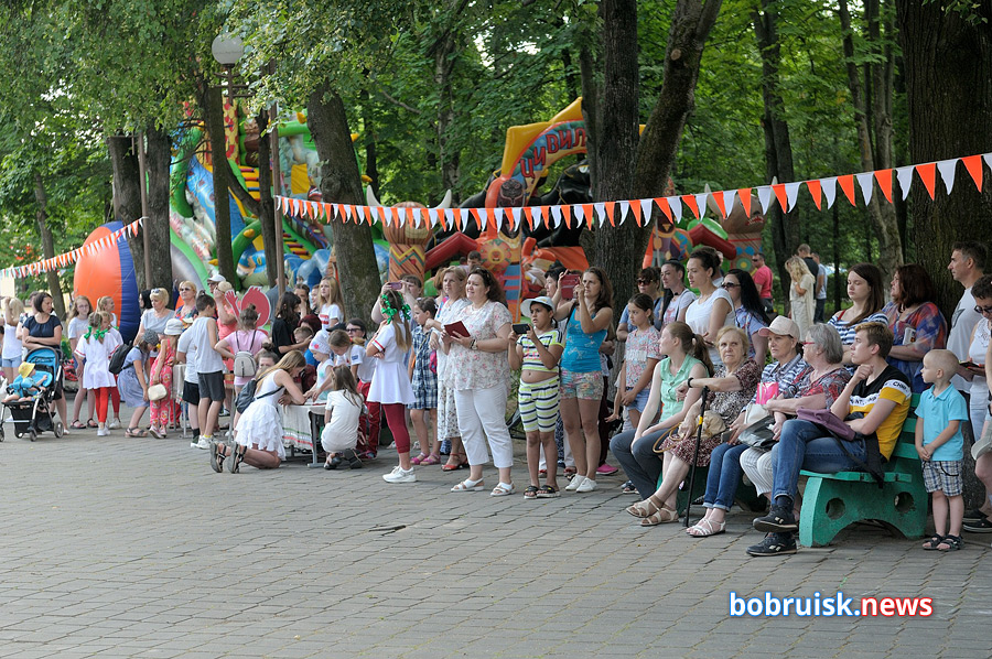В День города у Центра творчества детей и молодежи в Бобруйске было интересно и весело