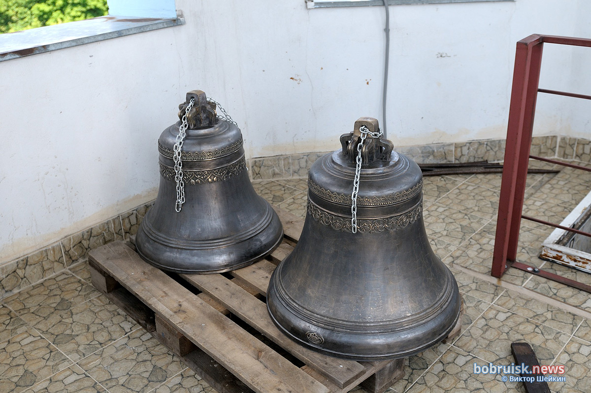 В день горда в Бобруйске в Иверском храме освящены и установлены новые колокола