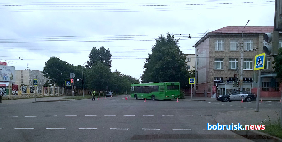 Рейсовый автобус в Бобруйске сбил подростка-велосипедиста. ГАИ разыскивает свидетелей