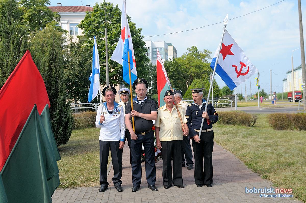 Бобруйские моряки празднуют День военно-морского флота. Фоторепортаж