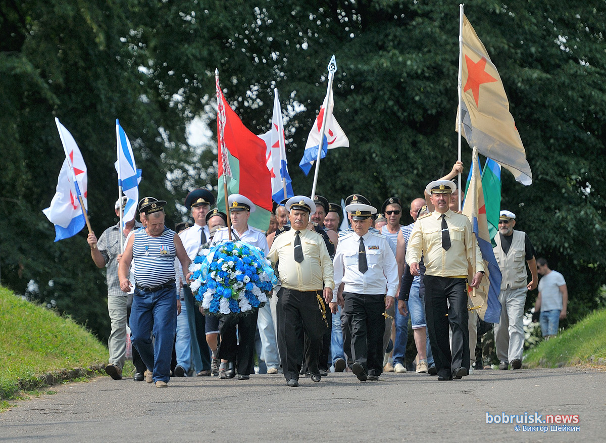Бобруйские моряки празднуют День военно-морского флота. Фоторепортаж