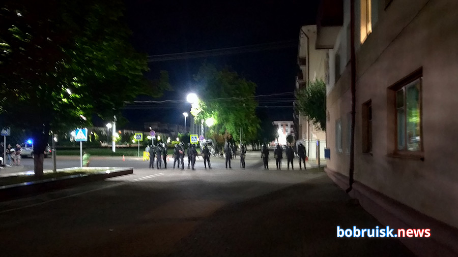Оцепление, автозаки и задержания в Бобруйске